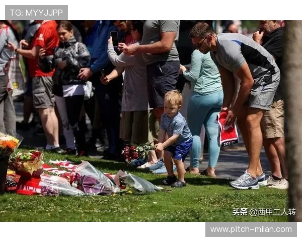 足球球星告别仪式感人至深引发球迷热烈追忆与深情告别